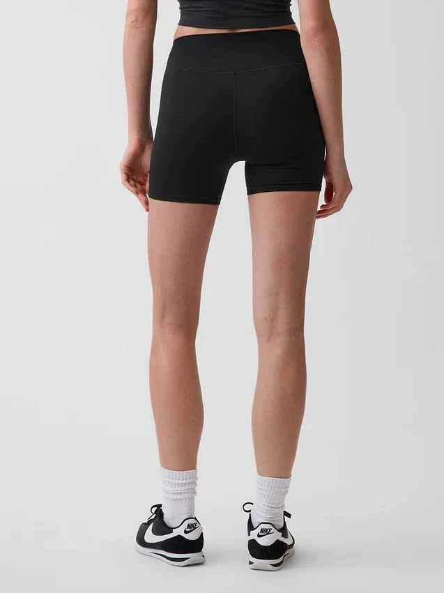 4" GapFit Pürüzsüz Bisiklet Şortu
