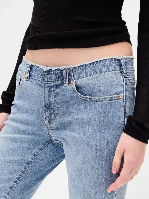 Alçak Bel Uzun ve Dar Kesim Jean'ler