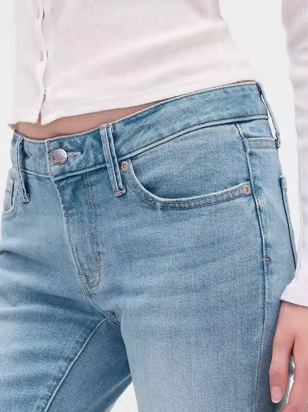 Alçak Bel Uzun ve Dar Kesim Jean'ler