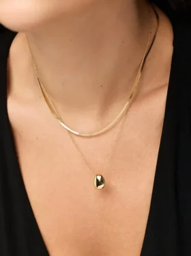 Ana Luisa Altın Mini Çakıl Taşı Kolye
