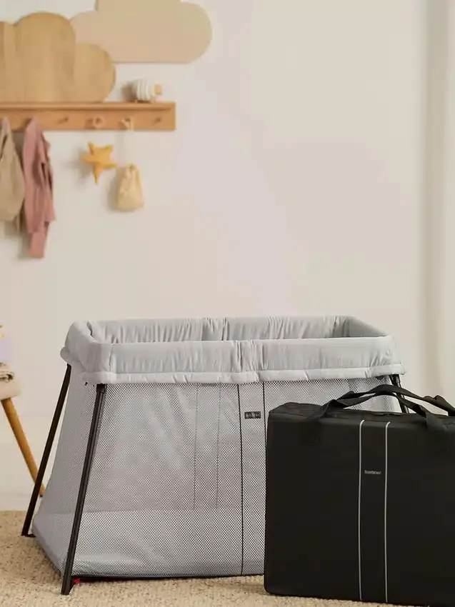 Babybjorn Seyahat Beşiği Light ve Çarşaf Seti