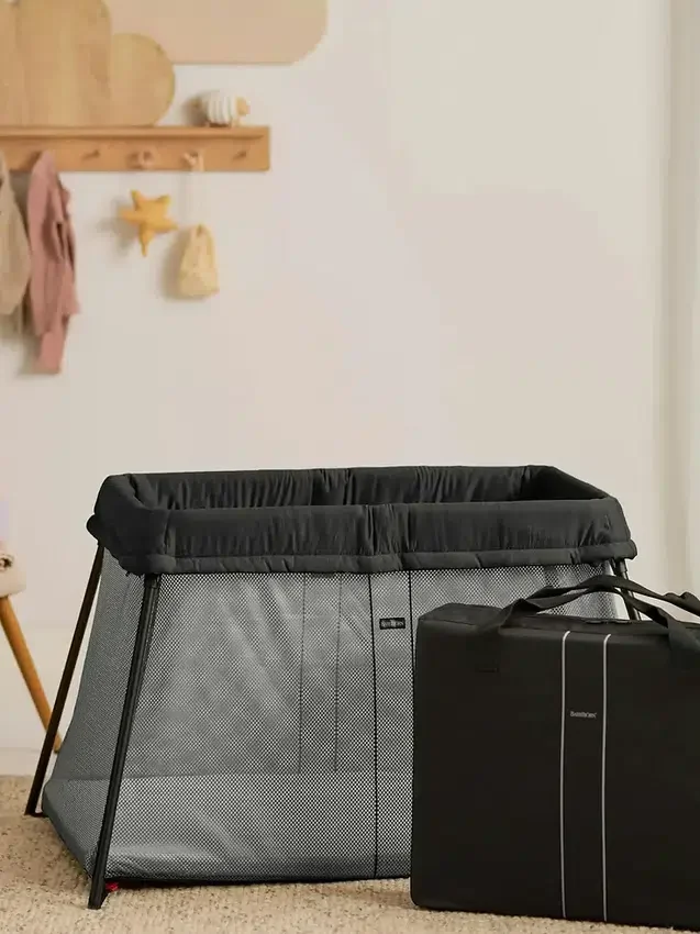 Babybjorn Seyahat Beşiği Light ve Çarşaf Seti