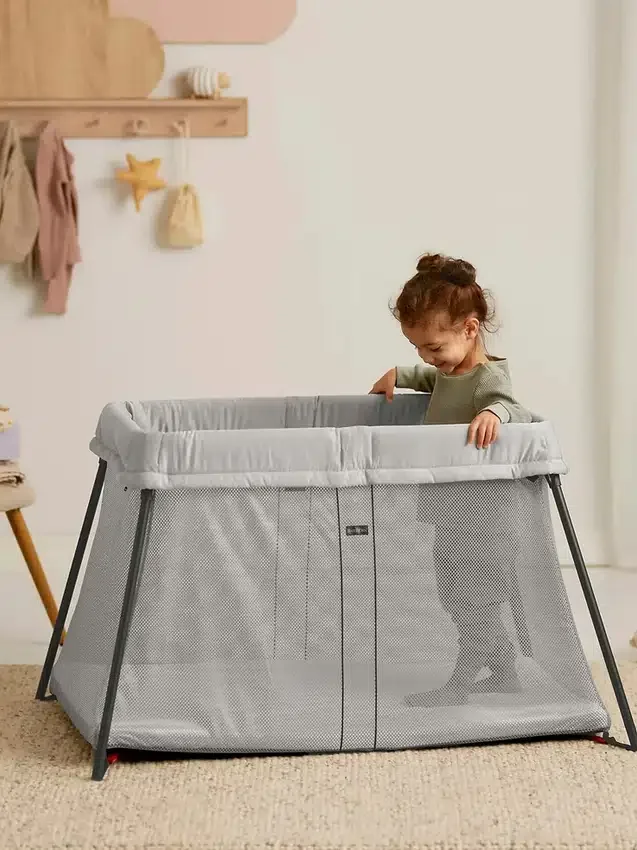 Babybjorn Seyahat Beşiği Light ve Çarşaf Seti
