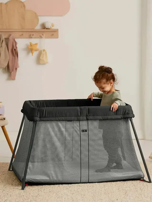 Babybjorn Seyahat Beşiği Light ve Çarşaf Seti