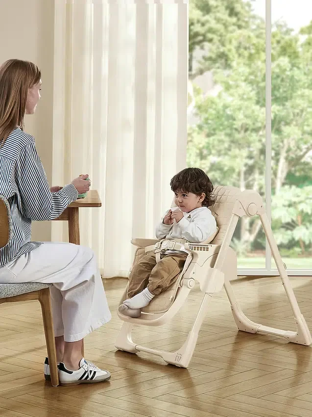 babyGap Classic 3'ü 1 Arada Dönüştürülebilir Mama Sandalyesi