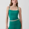 GapFit Pürüzsüz Racerback Kısa Tank Top