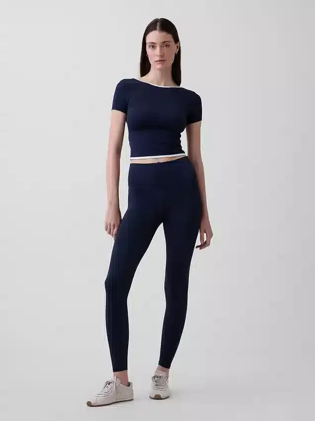 GapFit Smooth Çift Taraflı Sarma Kısa Üst