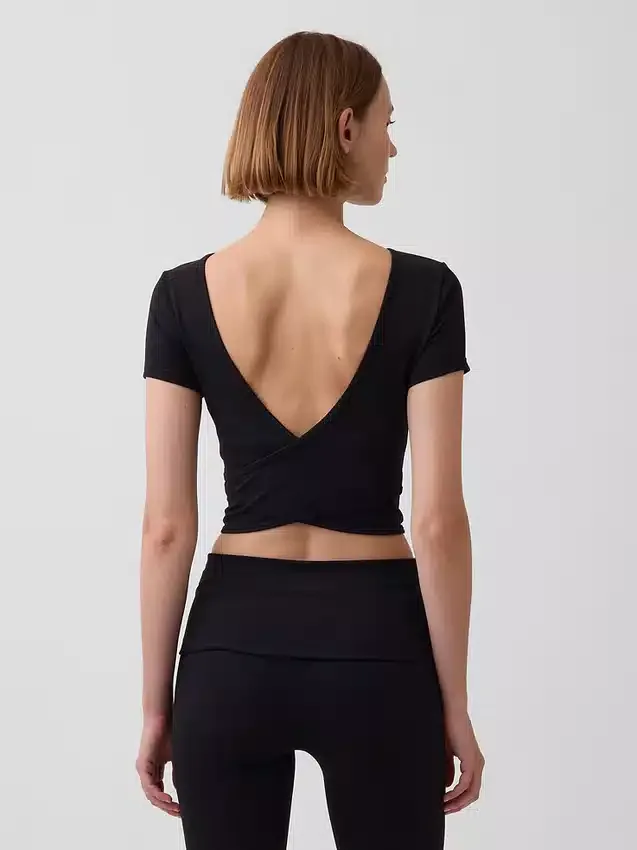 GapFit Smooth Çift Taraflı Sarma Kısa Üst