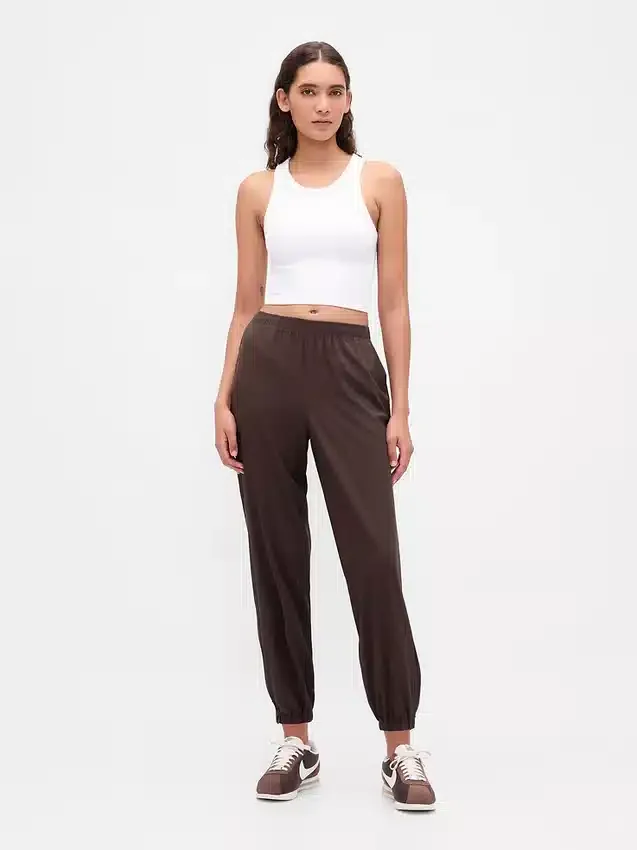 GapFit Tech Yüksek Bel Fermuarlı Paça Jogger Pantolon