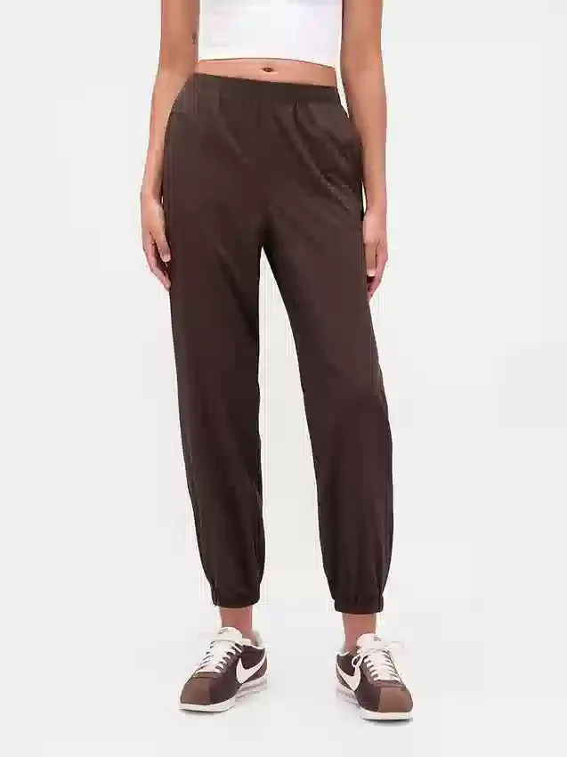 GapFit Tech Yüksek Bel Fermuarlı Paça Jogger Pantolon