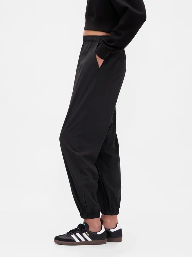 GapFit Tech Yüksek Bel Fermuarlı Paça Jogger Pantolon