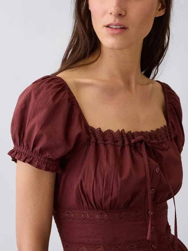 Kare Yaka Dantel Süslemeli Peplum Bluz