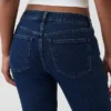 Kıvrımlı, Alçak Bel, 90'lar Tarzı Dar Düz Kesim Jean'ler