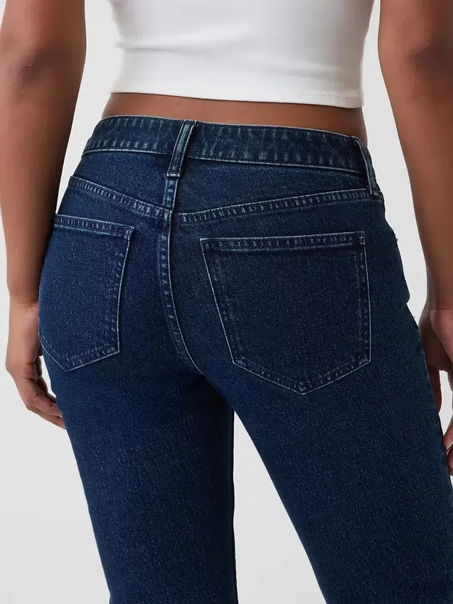 Kıvrımlı, Alçak Bel, 90'lar Tarzı Dar Düz Kesim Jean'ler
