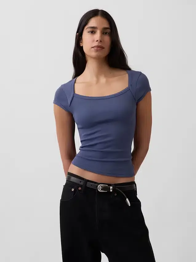 Modern Kare Yaka Kısa Tişört