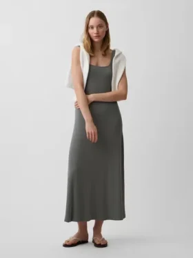 Modern Nervürlü Kare Yaka Maxi Elbise