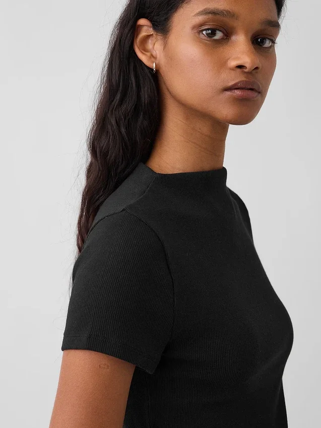Modern Nervürlü Yarım Yaka Kısa Tişört