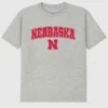 Nebraska Üniversitesi Arch Logo Koyu Renkli Grafik Tişört