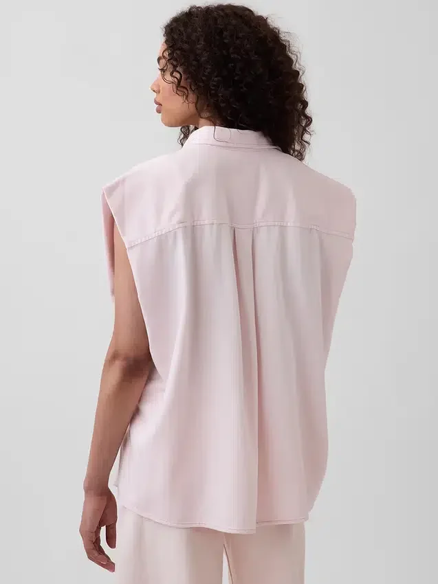 Nicole Benefield Portfolio imzalı GAP × Hfr Ultra Yumuşak Denim Geniş Omuzlu Gömlek