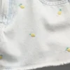 Çocuklar İçin Alçak Bel, Geniş Paça, Nakışlı Limon Desenli Denim Şortlar