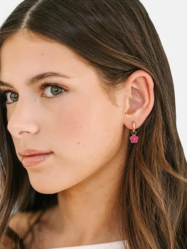 Pierced Co Huggie Küpeler için Hot Pink Flower Charm