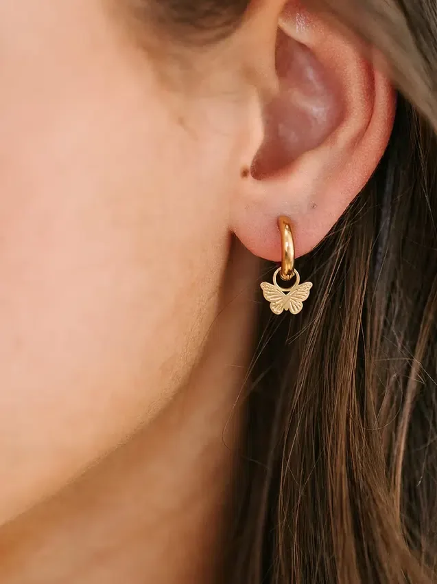Pierced Co Huggie Küpeler için Klasik Kelebek Charms