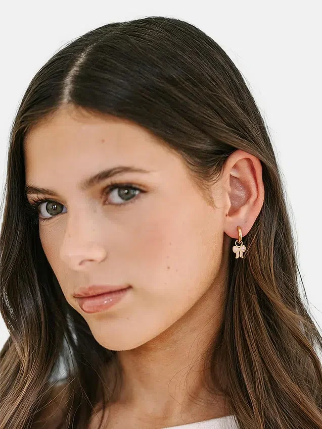 Pierced Co Huggie Küpeler için Pembe Fiyonk Charm