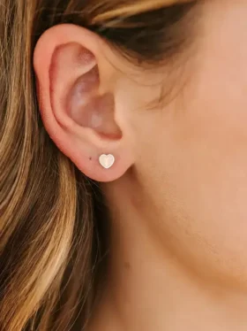 Pierced Co Minik Şeftali Rengi Kalp Vidalı Küpeler