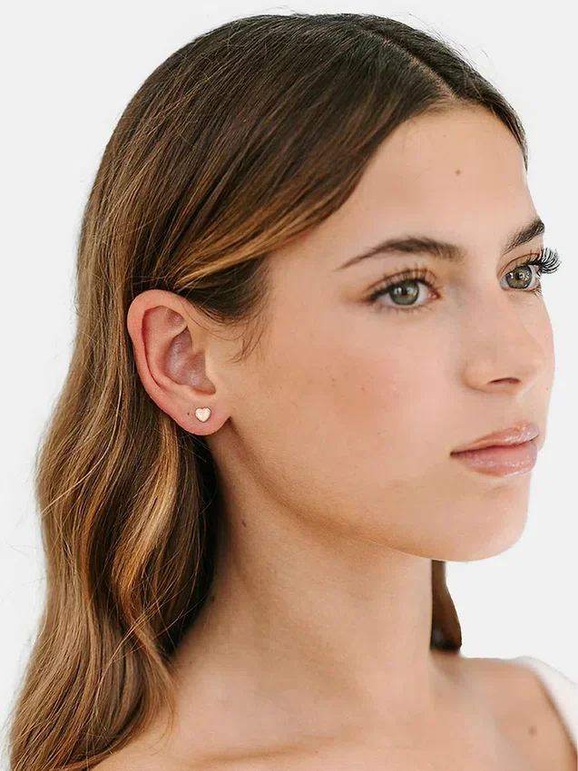 Pierced Co Minik Şeftali Rengi Kalp Vidalı Küpeler