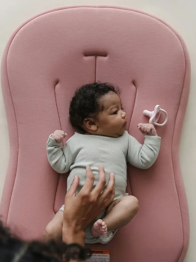 Snuggle Me Bebek Şezlongu Curve