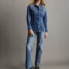 Vücut Hatlarını Vurgulayan Uzun Denim Ceket