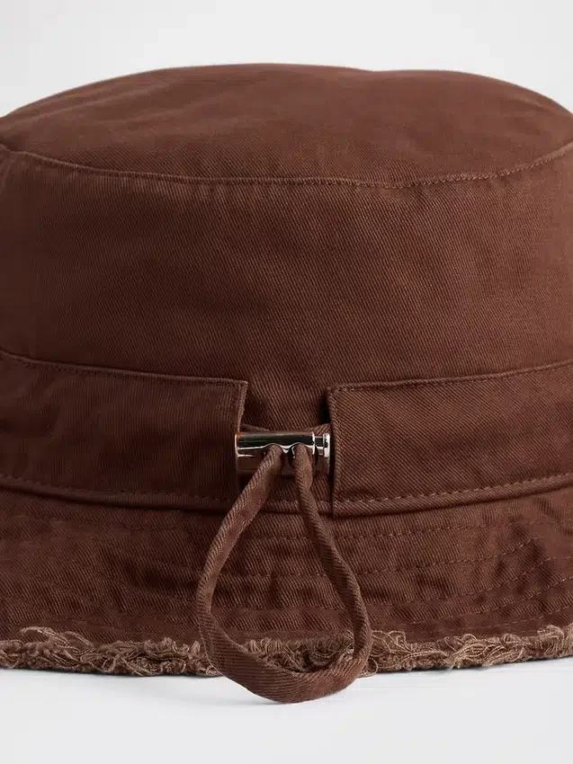 Yıpranmış Kenarlı Kova Şapka